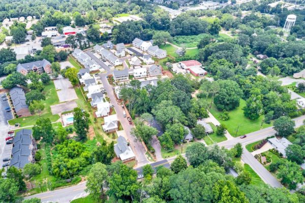 AvenueAuburn_Student_Housing_LR_Web_1200px_-DJI_0150_